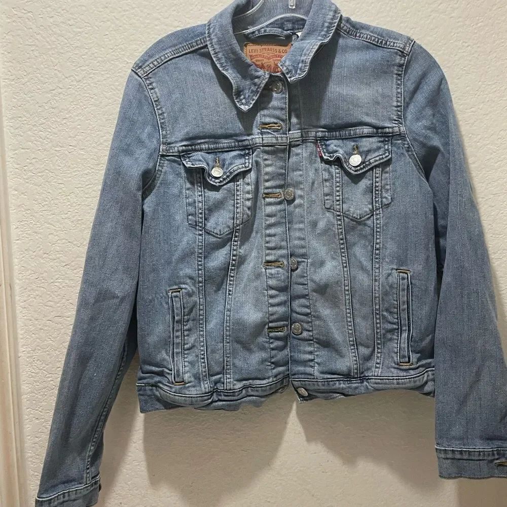 Levis blue Denim jacket in size L